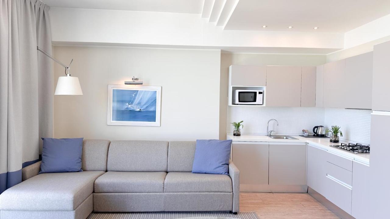 Residence Lungomare - Charming Apartments Riccione Kültér fotó