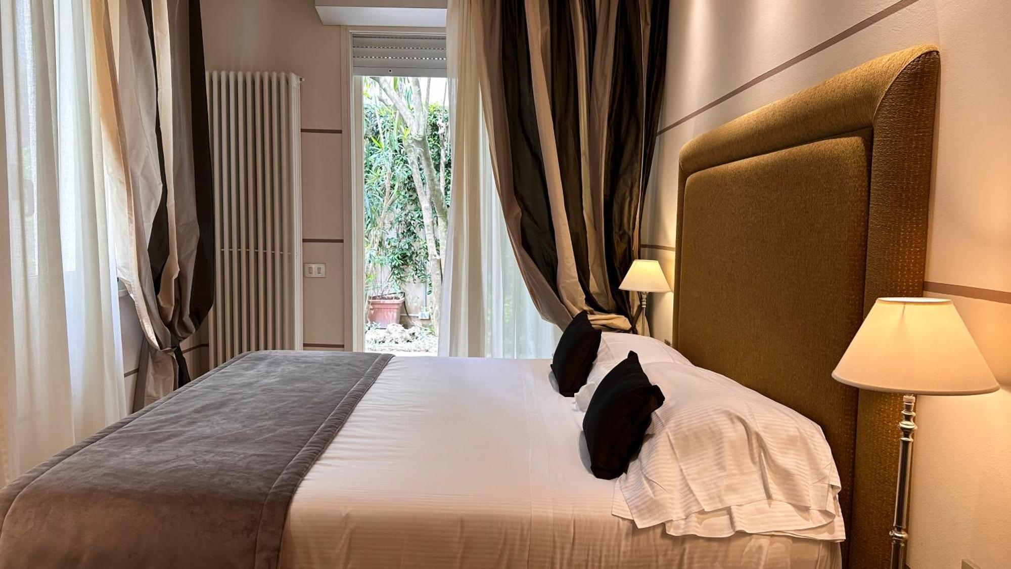 Residence Lungomare - Charming Apartments Riccione Kültér fotó