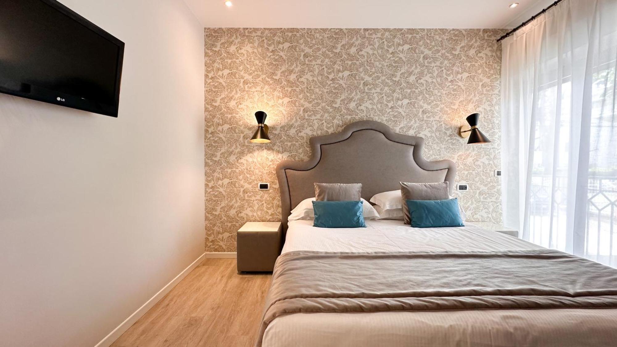 Residence Lungomare - Charming Apartments Riccione Kültér fotó