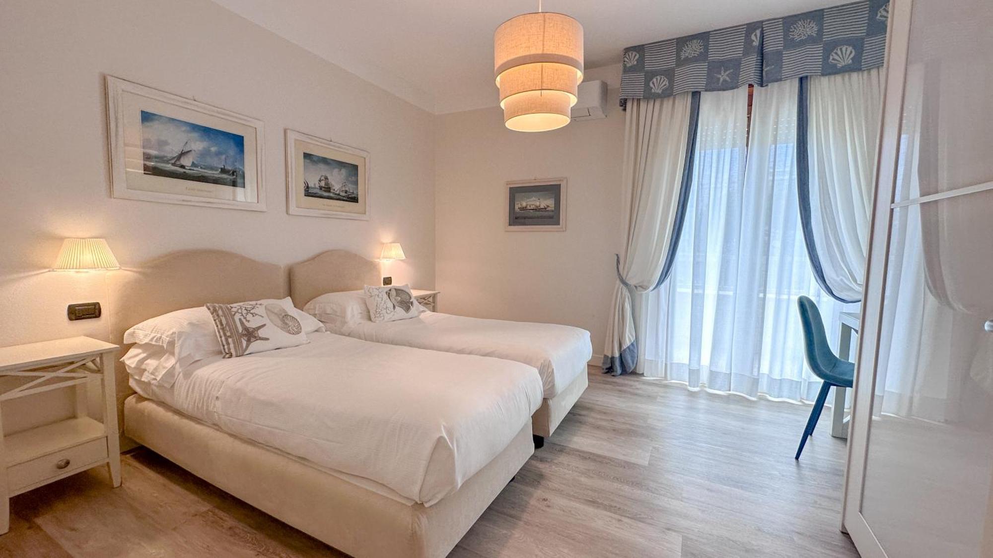 Residence Lungomare - Charming Apartments Riccione Kültér fotó