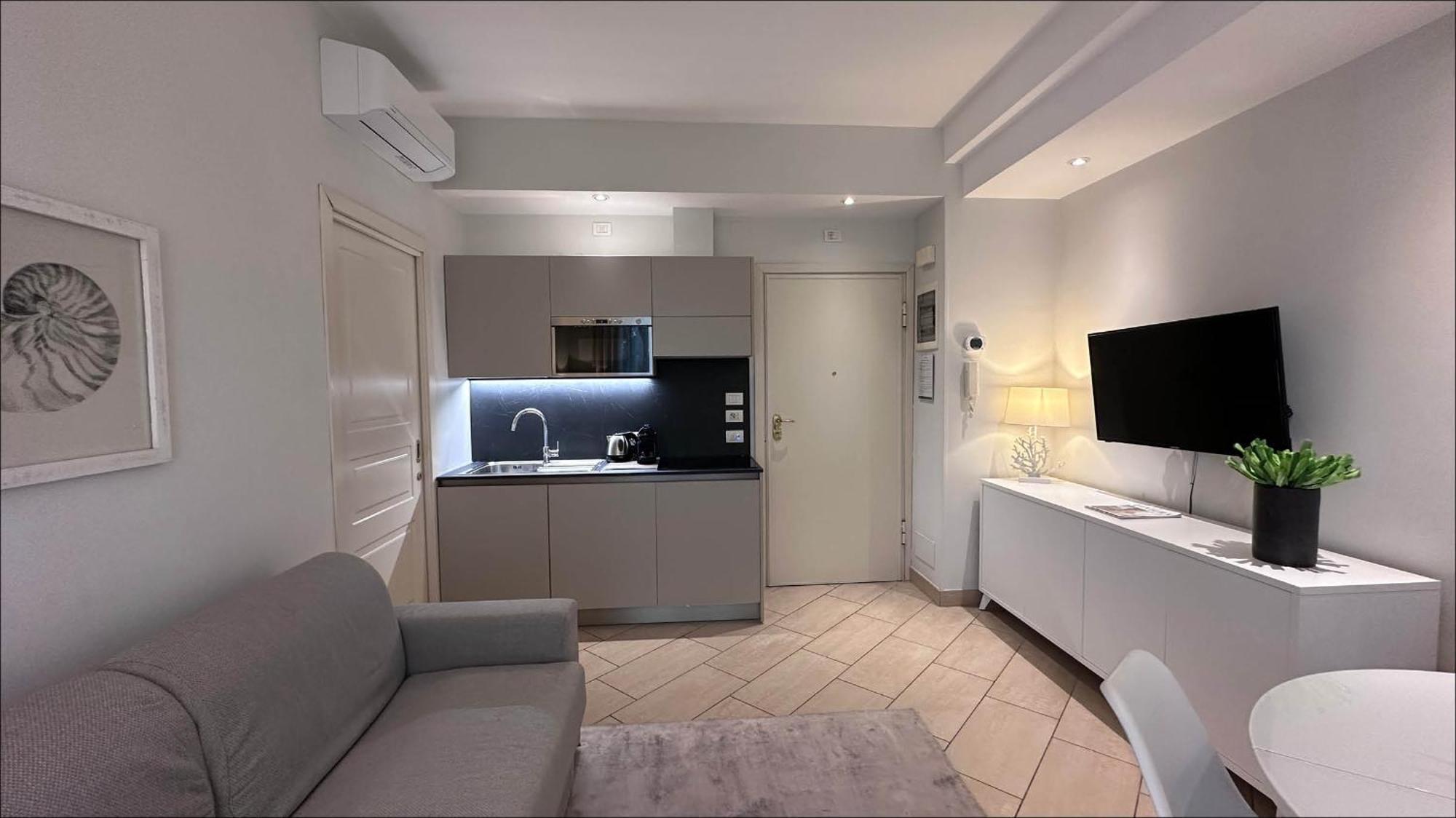 Residence Lungomare - Charming Apartments Riccione Kültér fotó