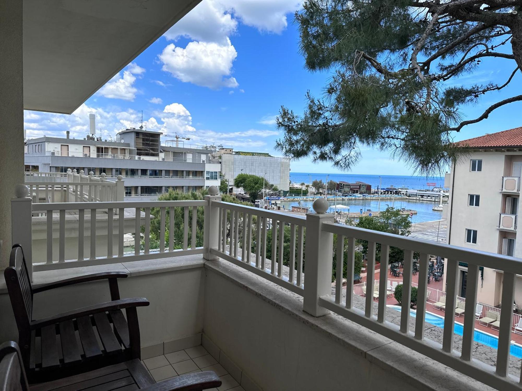 Residence Lungomare - Charming Apartments Riccione Kültér fotó