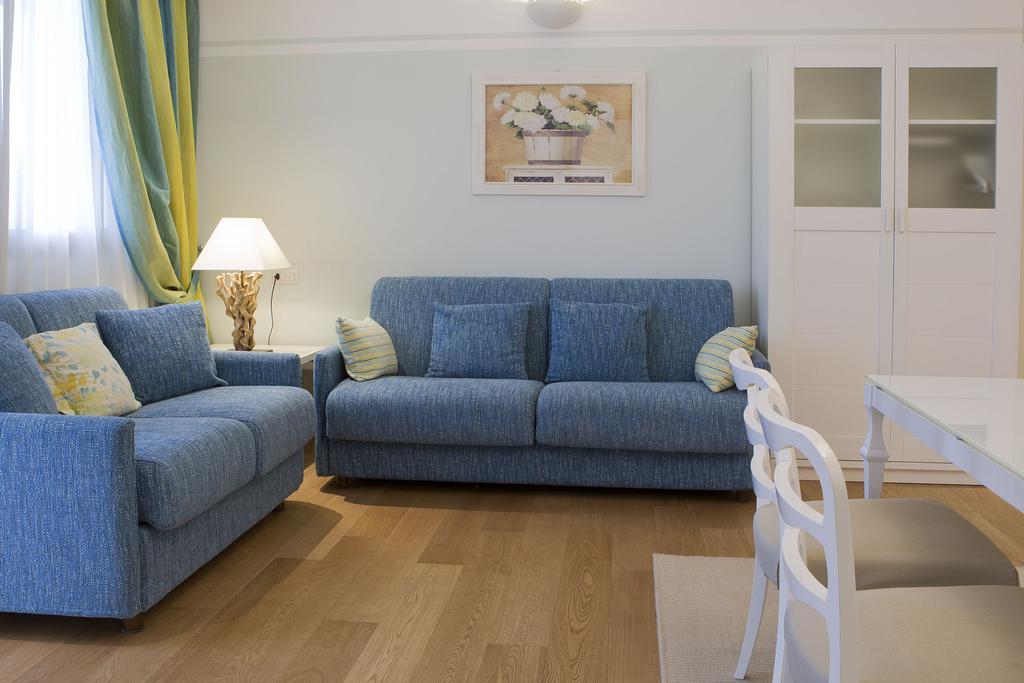 Residence Lungomare - Charming Apartments Riccione Kültér fotó