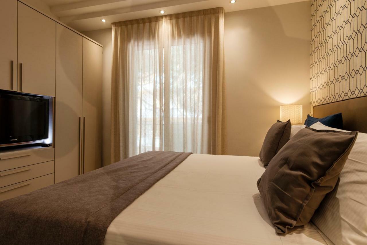 Residence Lungomare - Charming Apartments Riccione Kültér fotó