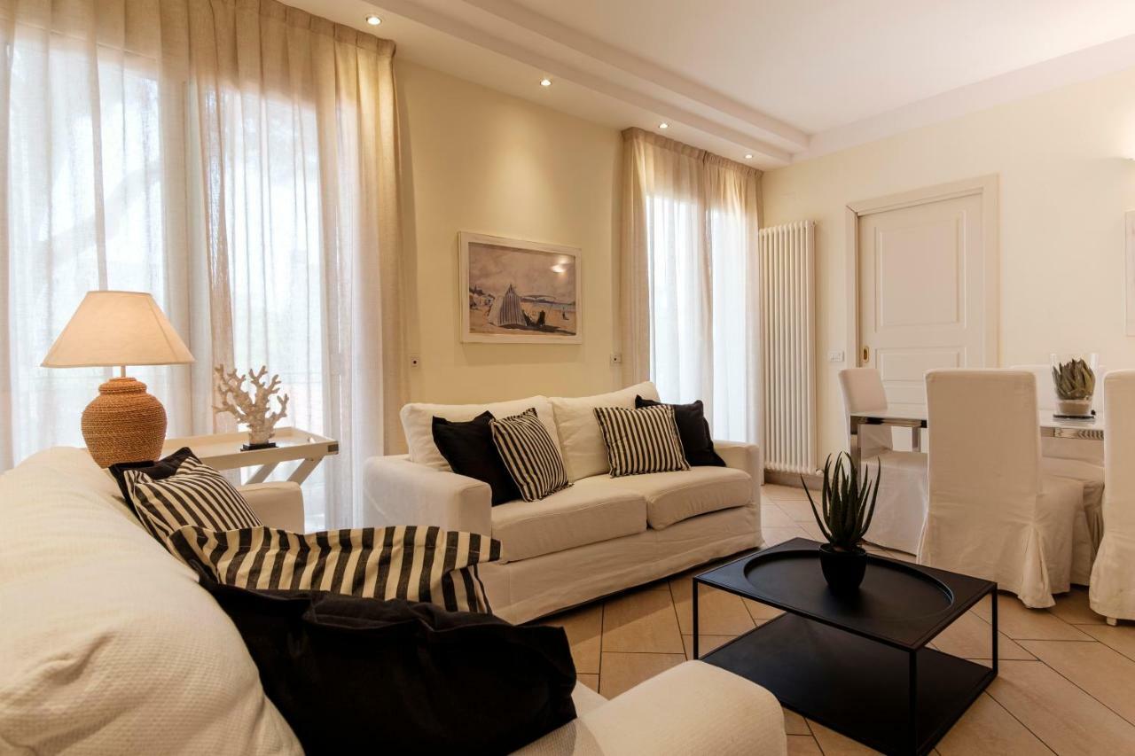 Residence Lungomare - Charming Apartments Riccione Kültér fotó
