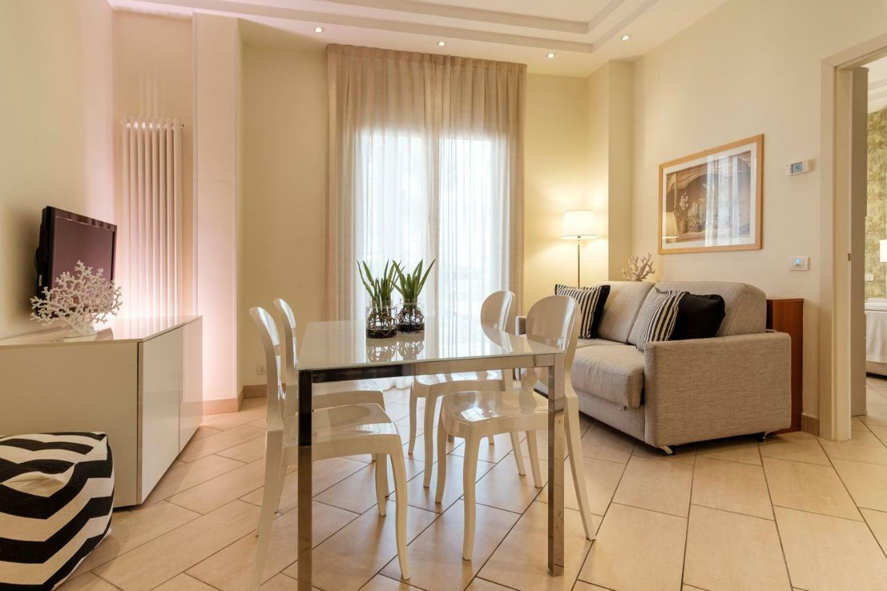 Residence Lungomare - Charming Apartments Riccione Kültér fotó