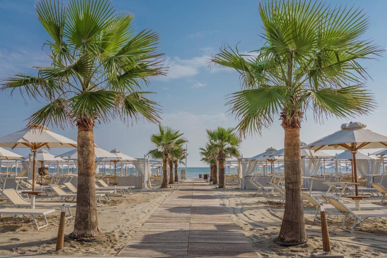 Residence Lungomare - Charming Apartments Riccione Kültér fotó