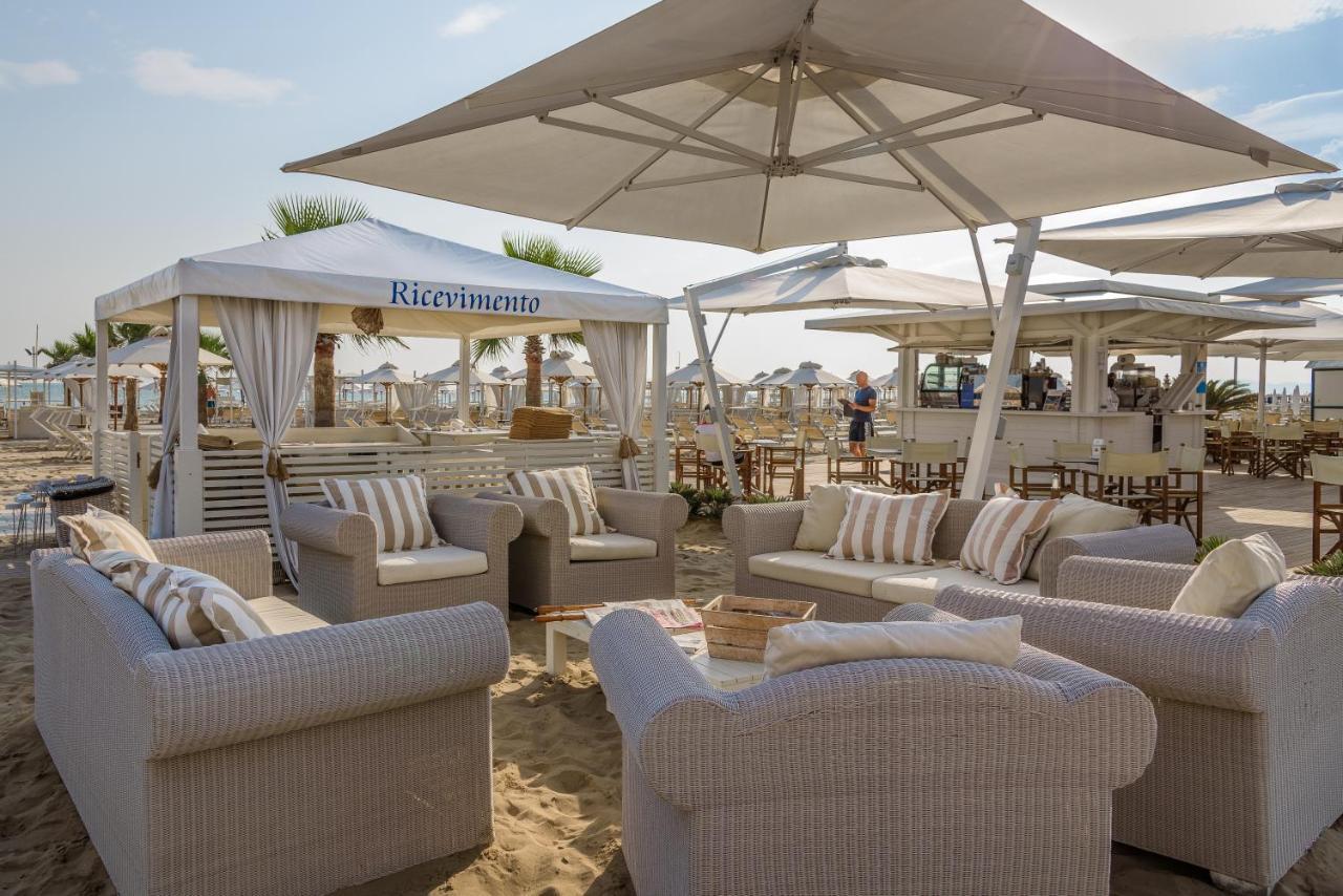Residence Lungomare - Charming Apartments Riccione Kültér fotó